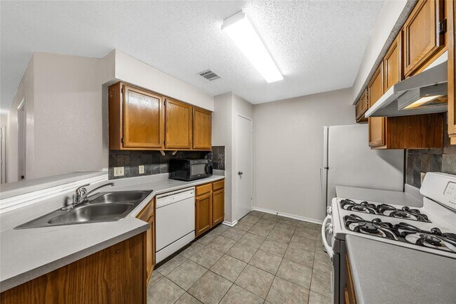 Building Photo - 8802 Peppergrass Cove