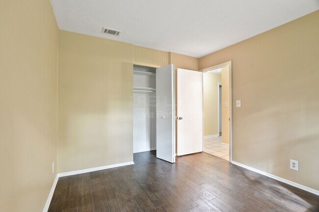 Foto del edificio - 5409 Ailanthus Trail