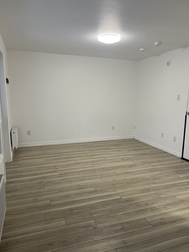 Photo du bâtiment - 630 Cummings Ave