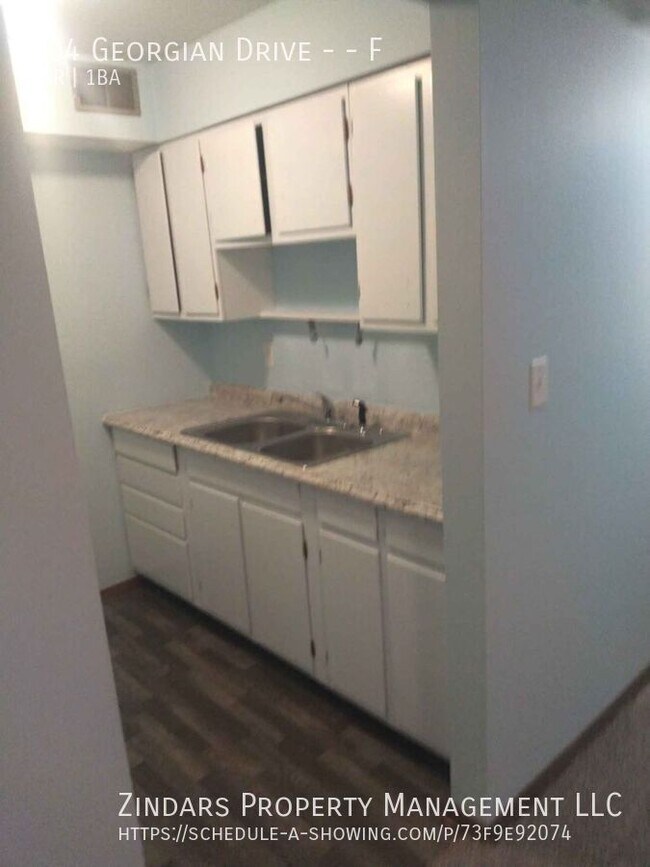 Foto del edificio - 904 Georgian Dr