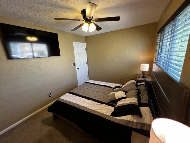 Foto del edificio - 6735 Glade Park Dr