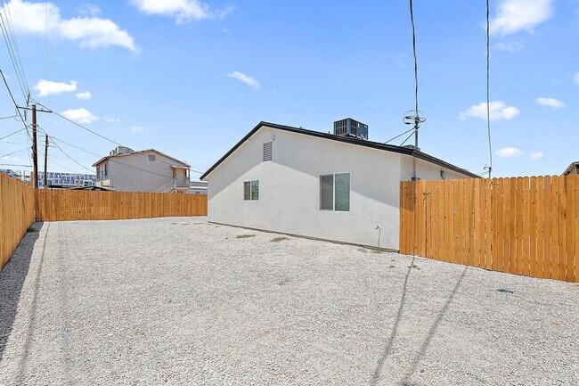 Foto del edificio - 1801 E Raymond St