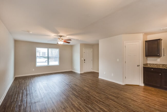 Foto del edificio - 6105 Ruth St SW