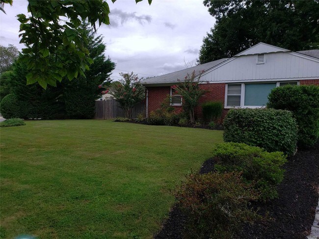 Building Photo - 11 Alyssum Ave