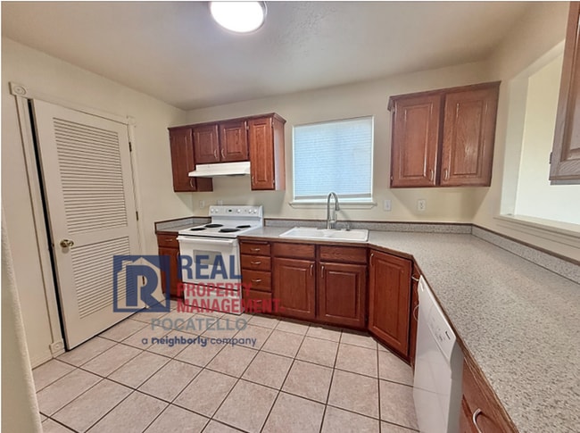 Building Photo - 4734-4736 Heidi Ct