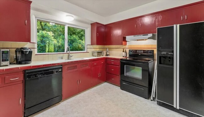 Building Photo - 6930 SW Brier Pl