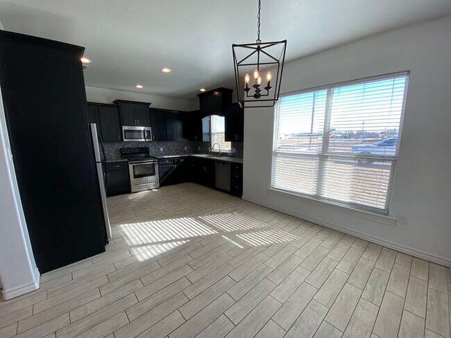 Building Photo - 3 bed 2 bath 1 car garage