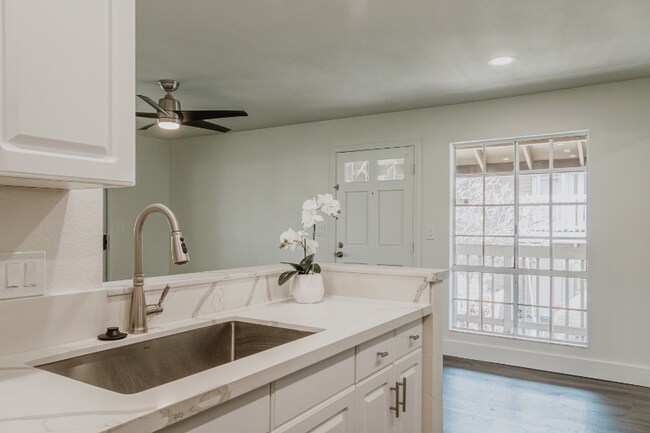 Foto del edificio - 140 Uwapo Rd