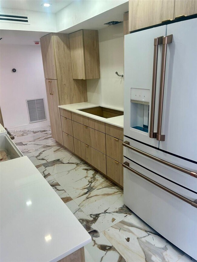 Foto del edificio - 5480 N Ocean Dr