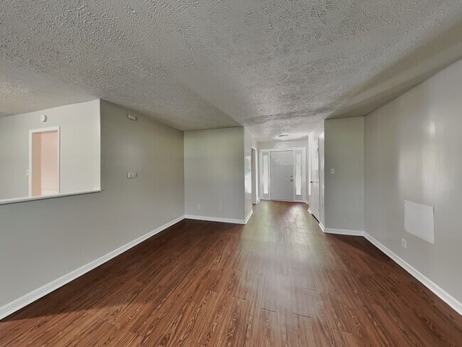 Foto del edificio - 323 Hillendale Dr