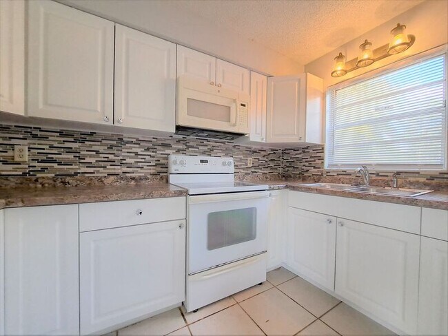 Foto del edificio - 325 W Belmar St