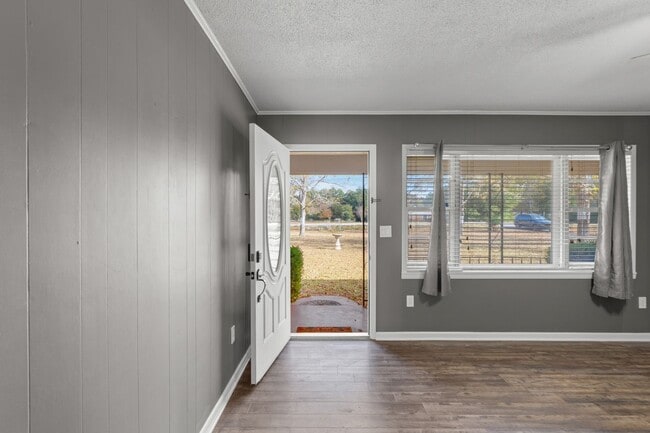 Building Photo - 3 bedrooms 2 bathroom