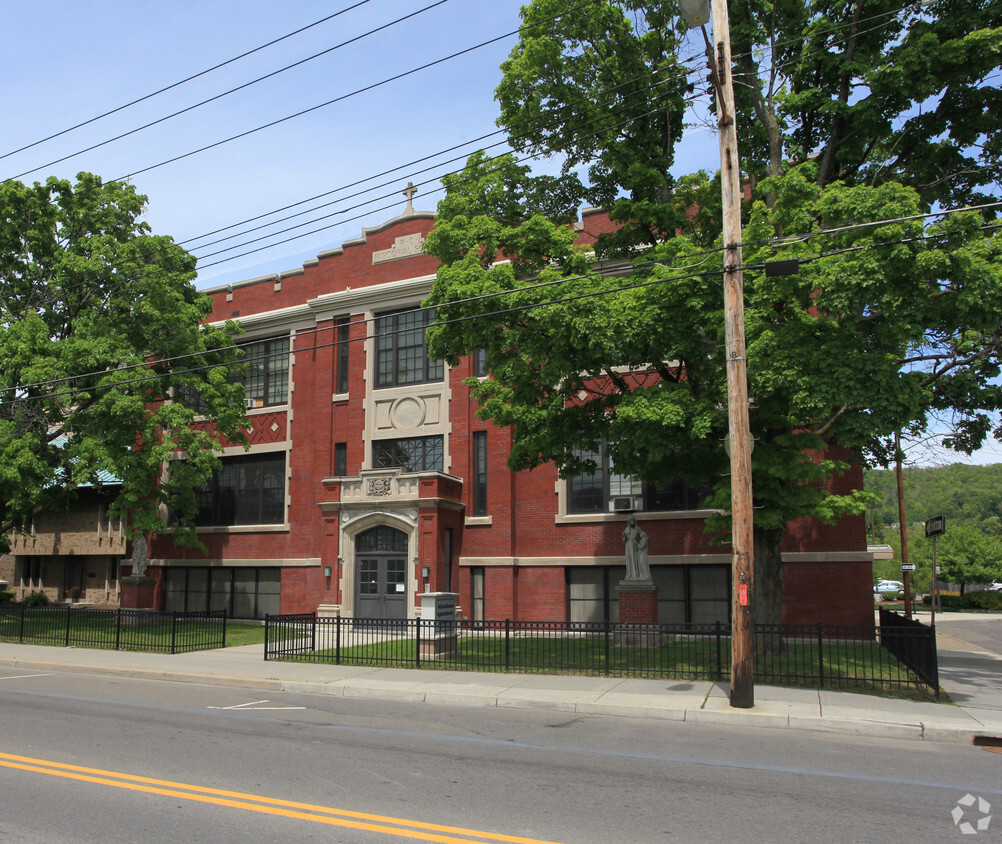 Primary Photo - Schoolhouse Apartments