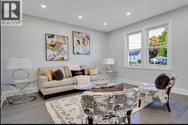 Building Photo - 144 Conant St