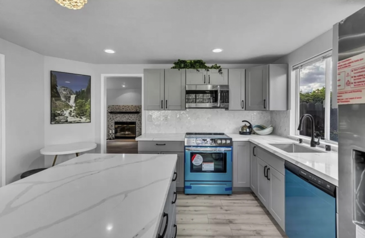 Primary Photo - 1500 Deerfield Cir