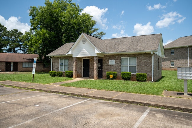 Building Photo - Hillcrest Estates