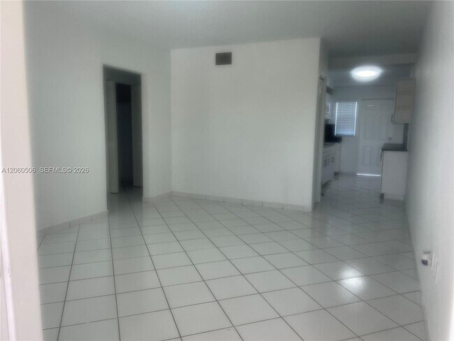 Foto del edificio - 3430 SW 10th St