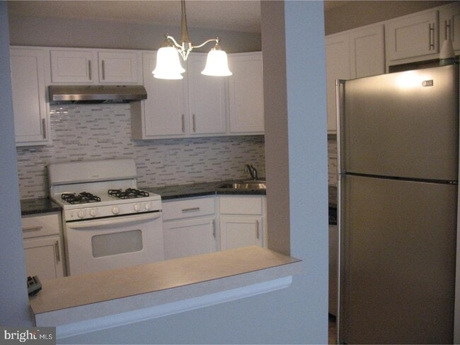 Building Photo - 14 Versailles Ct