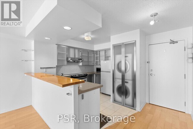 Photo du bâtiment - 801 King St W