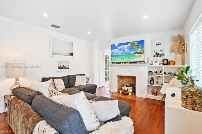 Building Photo - 4 br, 2 bath House - 10317 N Miami Ave