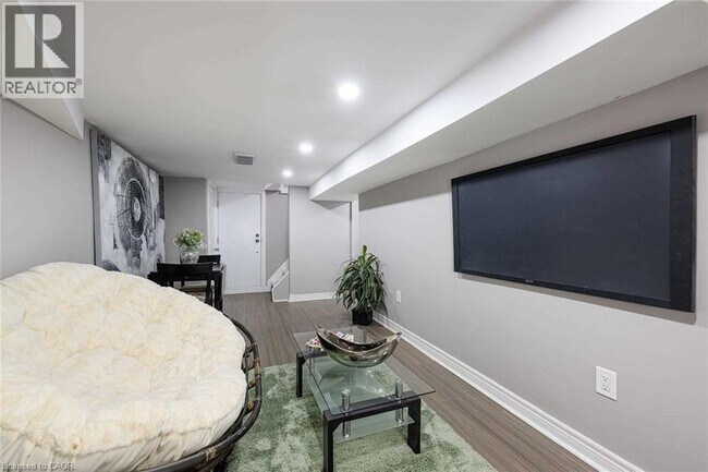 Building Photo - 28 Lottridge St