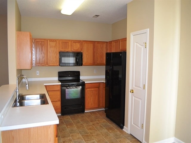 Building Photo - 720 Waterbrook Ln