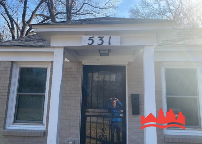 Foto del edificio - 531 Estridge Dr
