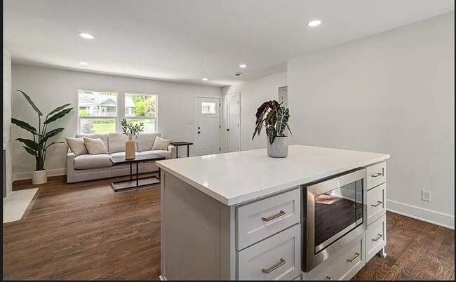 Building Photo - 6111 W 58th St