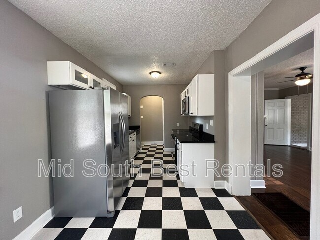 Foto del edificio - 711 N McLean Blvd