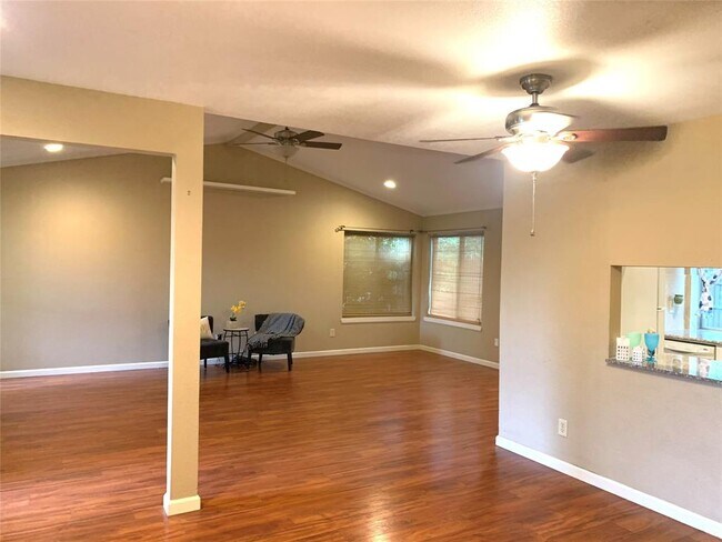 Foto del edificio - 3005 Peachtree Ln