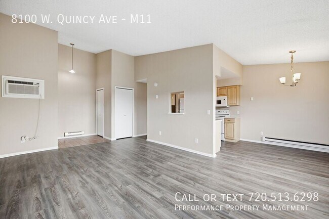 Foto del edificio - 8100 W Quincy Ave