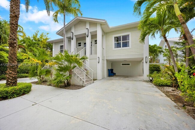 Foto del edificio - 1076 NE Little River Dr