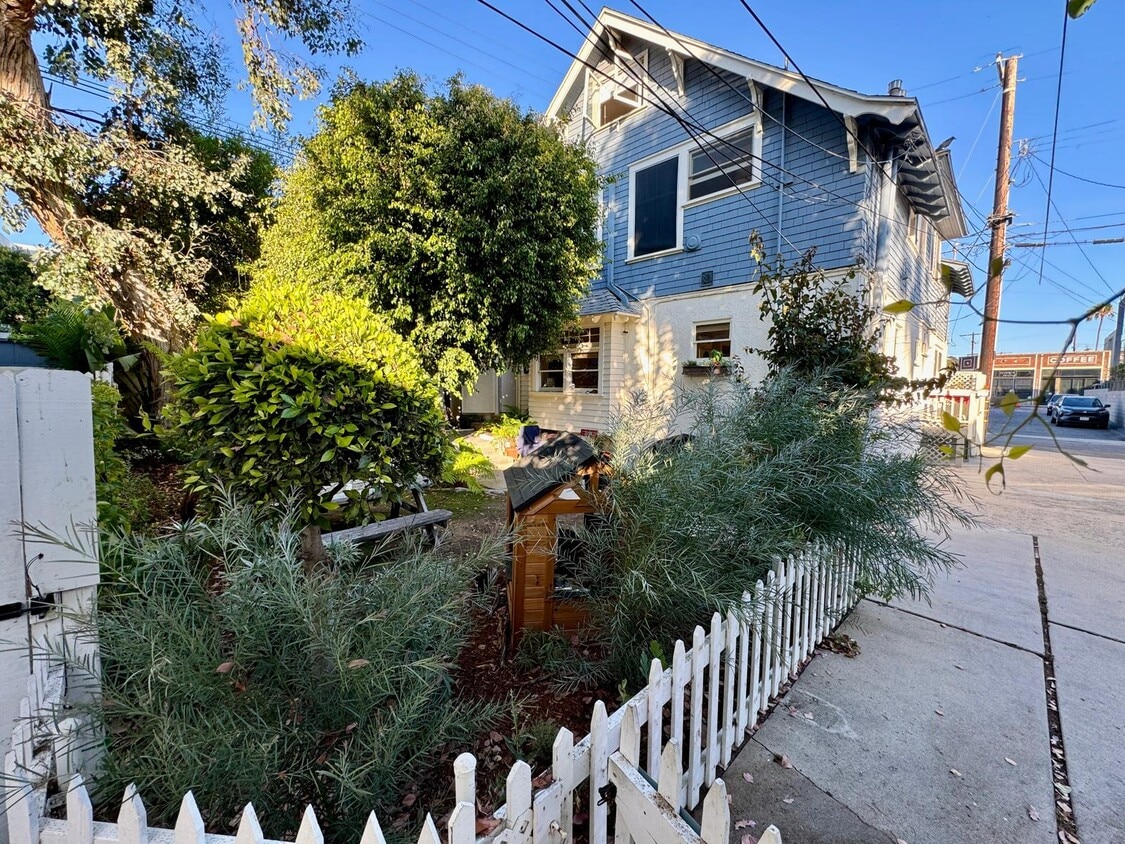 Primary Photo - 807 Pacific Ave
