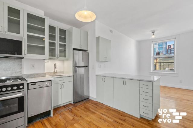 Foto principal - 2 bedroom in NEW YORK NY 10012