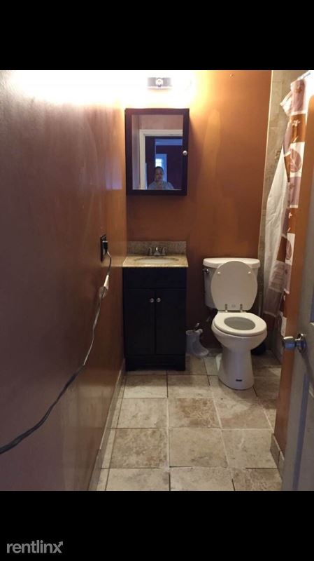 Building Photo - 105 Hedley Ave