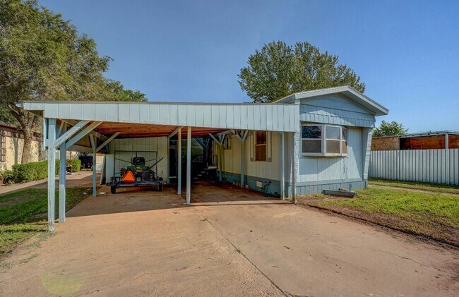 Foto del edificio - 2 bed 2 bath trailer now available
