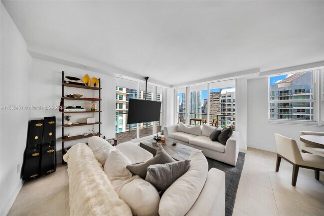 Building Photo - 1155 Brickell Bay Dr