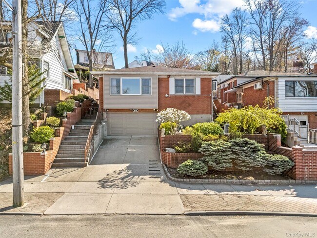 Foto del edificio - 45-76-76 Browvale Ln