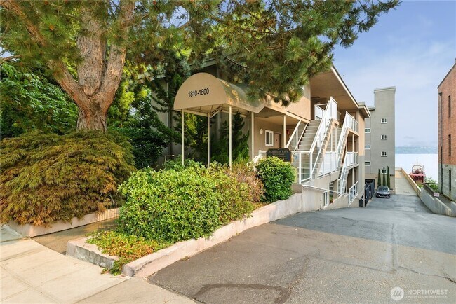 Foto del edificio - 1810 43rd Ave E