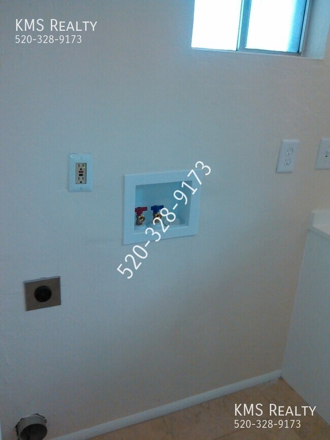 Building Photo - 2 Bedroom 2 Bath - OWNER/AGENT