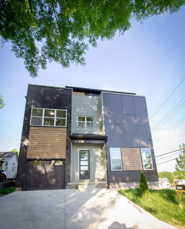 Photo - 5 Bedroom Modern Architectural Beauty House