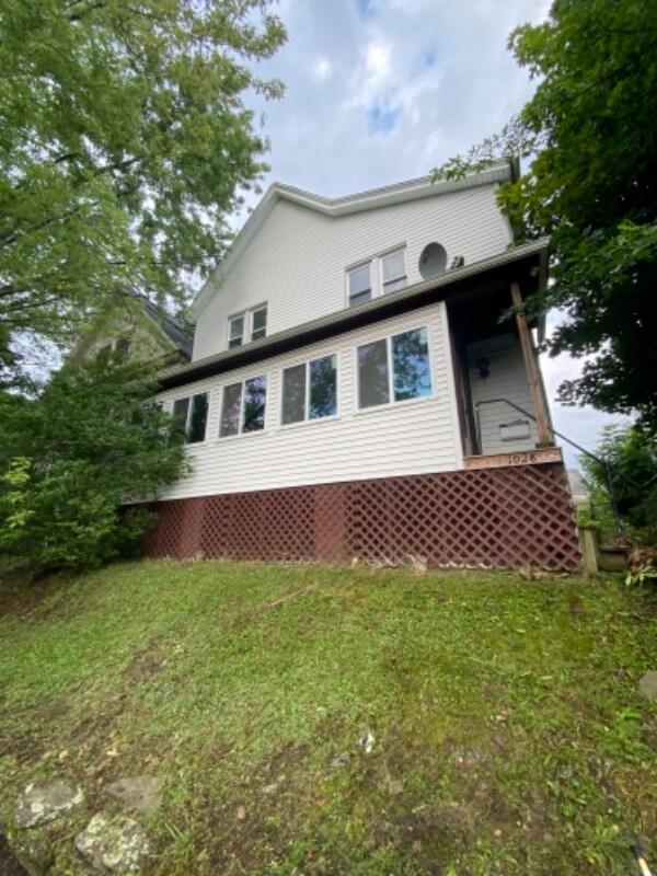 Primary Photo - 1028 N Webster Ave