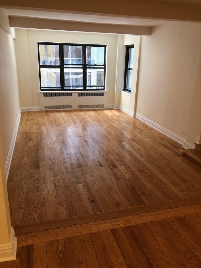 Building Photo - 141 E 56th St