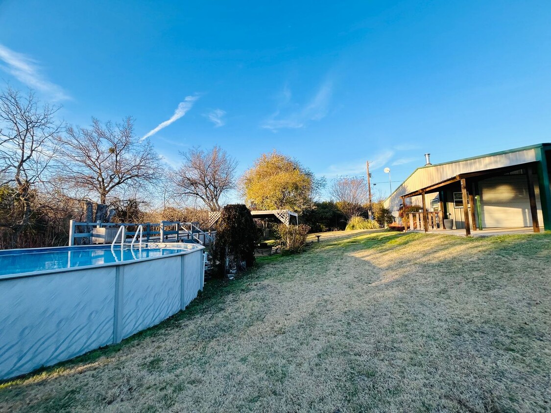 Primary Photo - Horse Property - POOL - Country living at ...