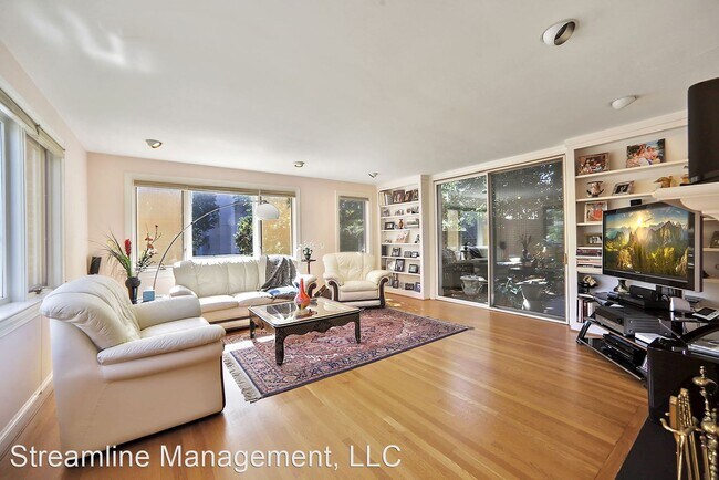 Building Photo - 3 br, 3 bath House - 837 New Hampshire Ave NW