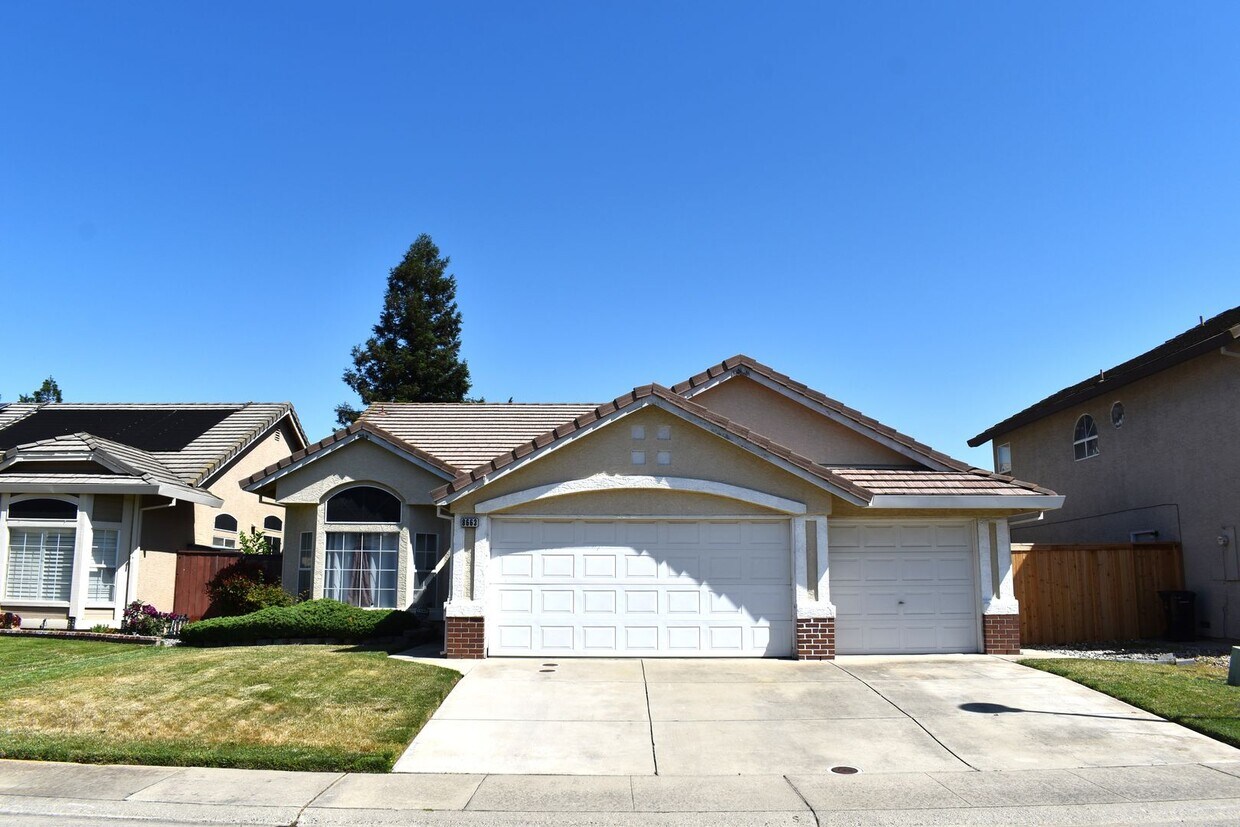 Foto principal - Resident Benefit Package Property