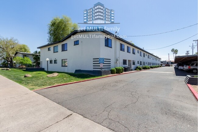 Building Photo - 721 E Montebello Ave