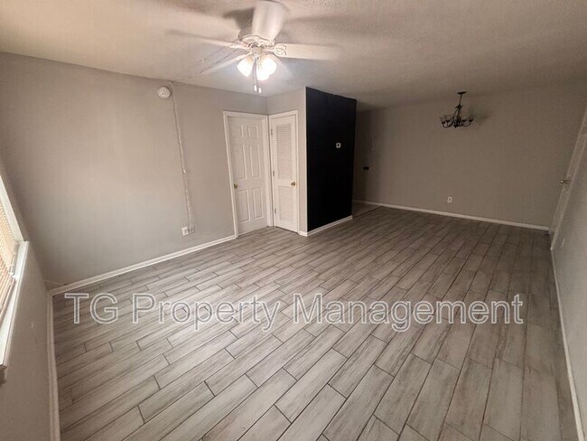 Foto del edificio - 402 Lower 8th Ave S