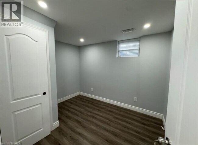 Building Photo - 28 Timberlane Crescent
