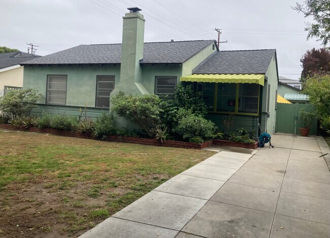 2211 Hill Street - 2211 Hill St